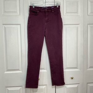 🍓 Gloria Vanderbilt Amanda Burgundy Denim Jeans - Size 6